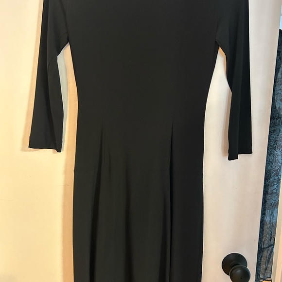 Ladies size 4 LBD perfect for any event, comfortable and classy. - Picture 2 of 3